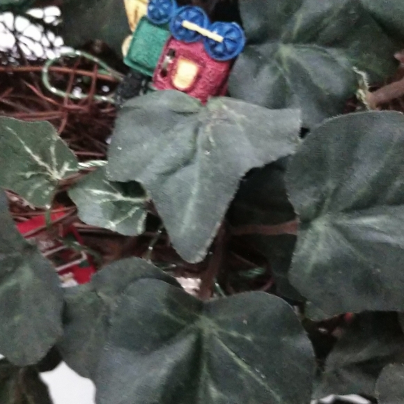 #7 NO ROOM 4 a CHRISTMAS TREE? Handcrafted Fleur-de-Lis "Ivy Topiary" - Picture 9 of 11